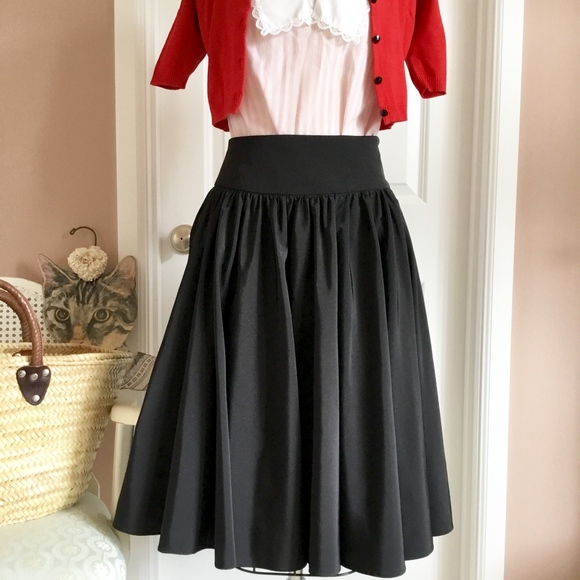 Black Taffeta circle swing skirt - Picture 2 of 6